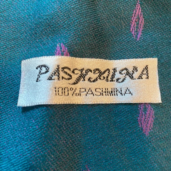 Colorful Pashmina Peacock Feather Print Scarf With Tassels - Picture 4 of 4